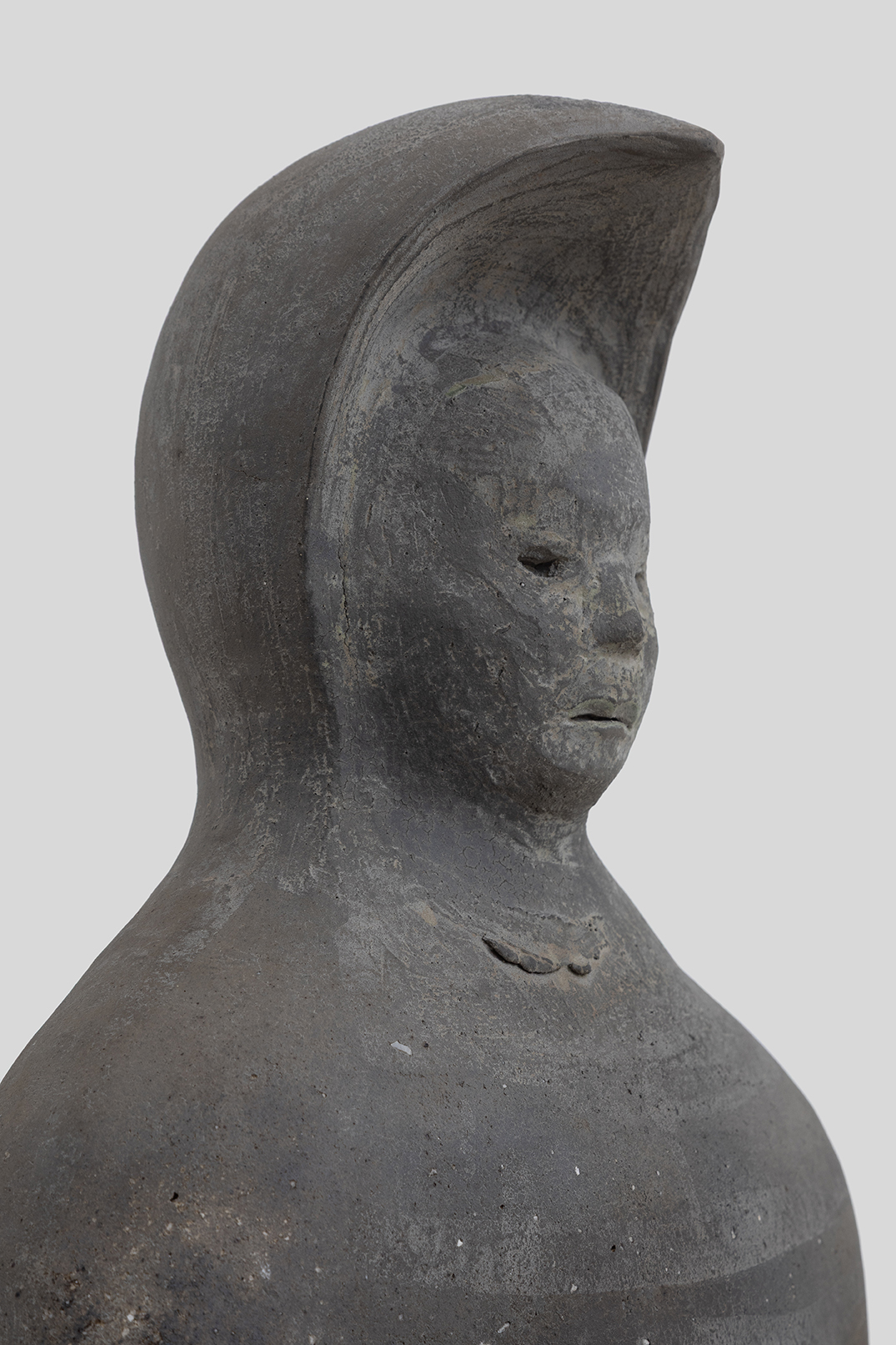 Yasushi Amano, Coming Home, 2023, clay, glaze, slip, 49 × 31,5 × 17 cm. (detail)