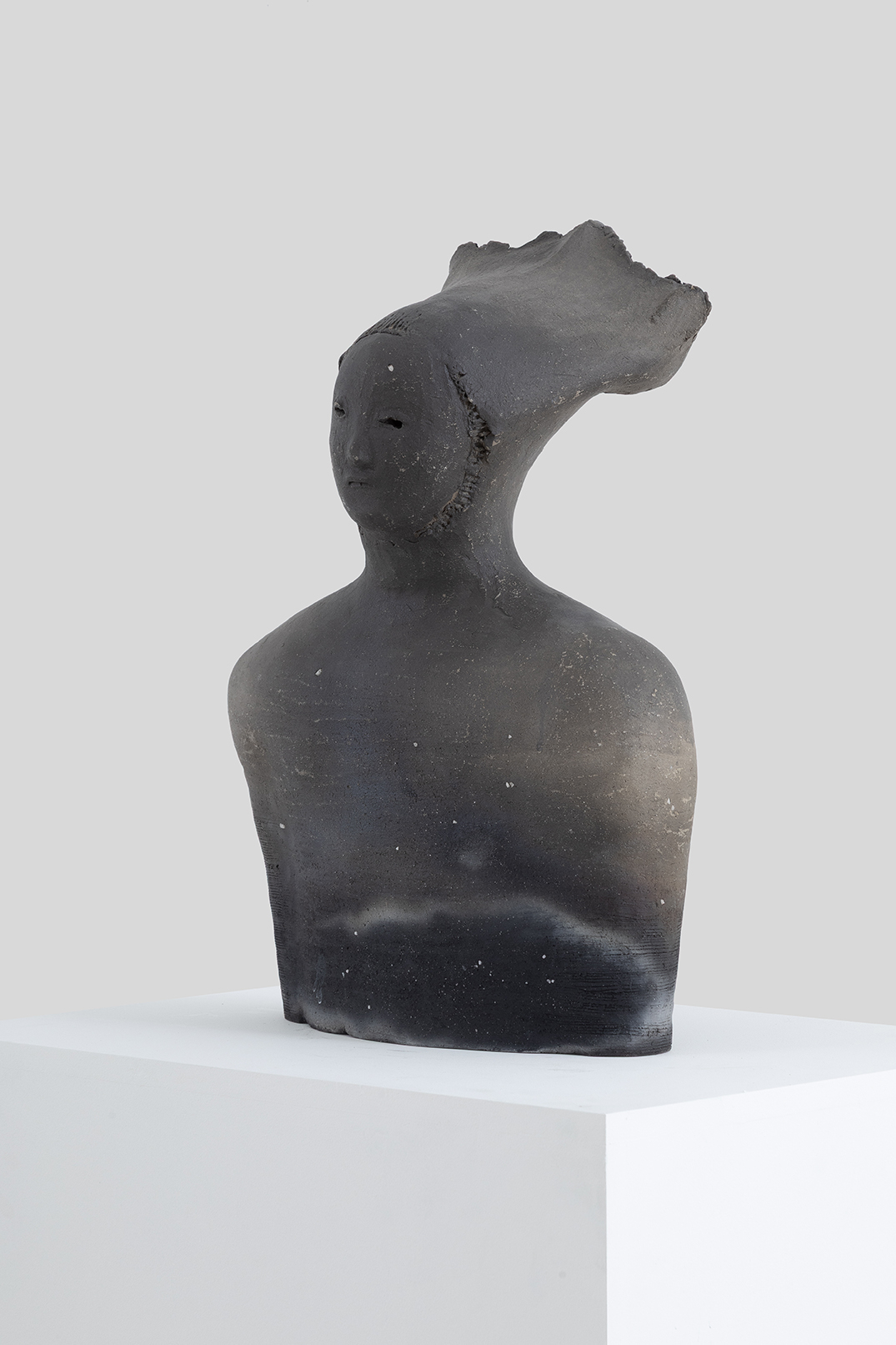 Yasushi Amano, Wind Man (風の人), 2023, clay glaze, slip, 51 × 35 × 21.5 cm.