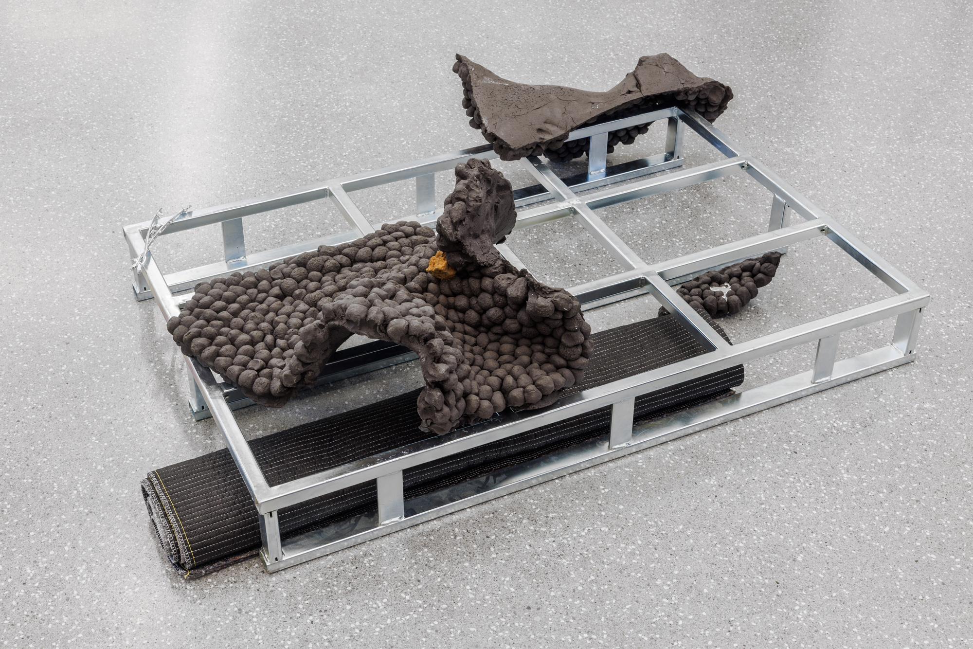 Peles Duo, Iron Folds I, 2025 steel pallet, black grog ceramics, tin, rope and ca. 2000-year-old iron slag from Gerhardsseifen Archaeological Site 150 x 95 x 30 cm