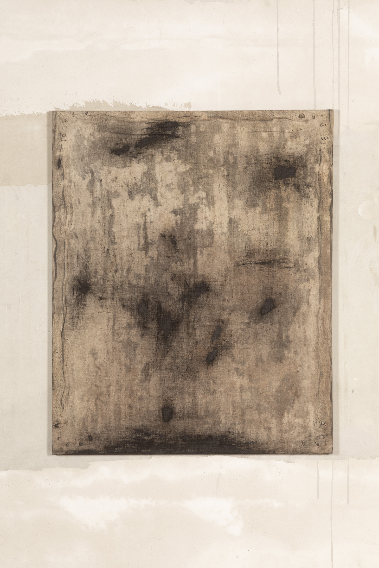 Maia Taber Ayerza, Untitled, 2026, distemper and oil on linen, 96,5 × 78,7 × 1,9 cm.