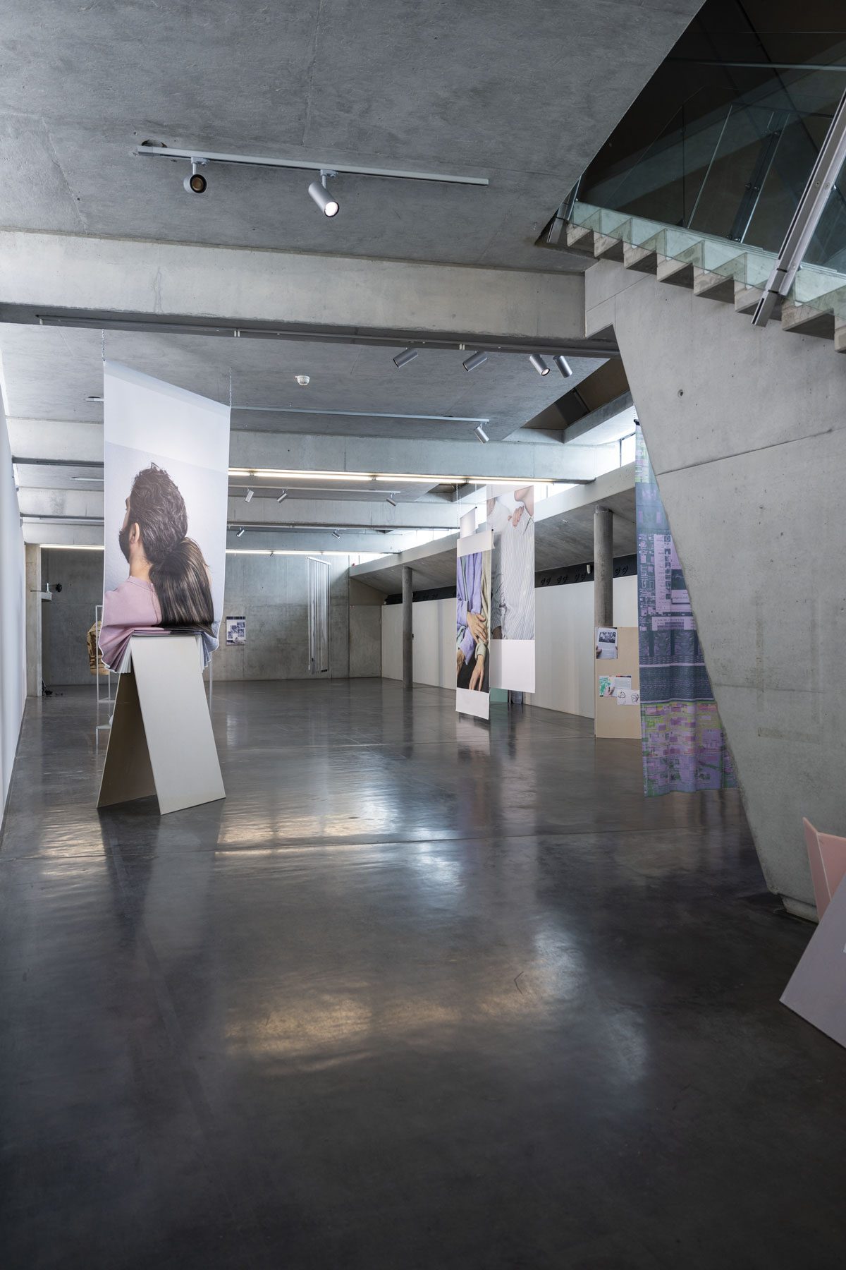 „Zärtlichkeit, Zins & Zusammenbruch. Über den Körper als erschöpfte Ressource“, Julia Lübbecke, Kunsthaus Kaufbeuren, 2026