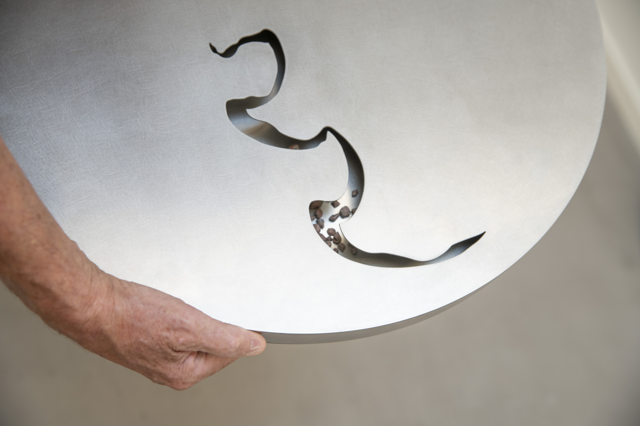 Sibylle Eimermacher, "Stenvender #2", erratic drum; steel, erratic pebbles