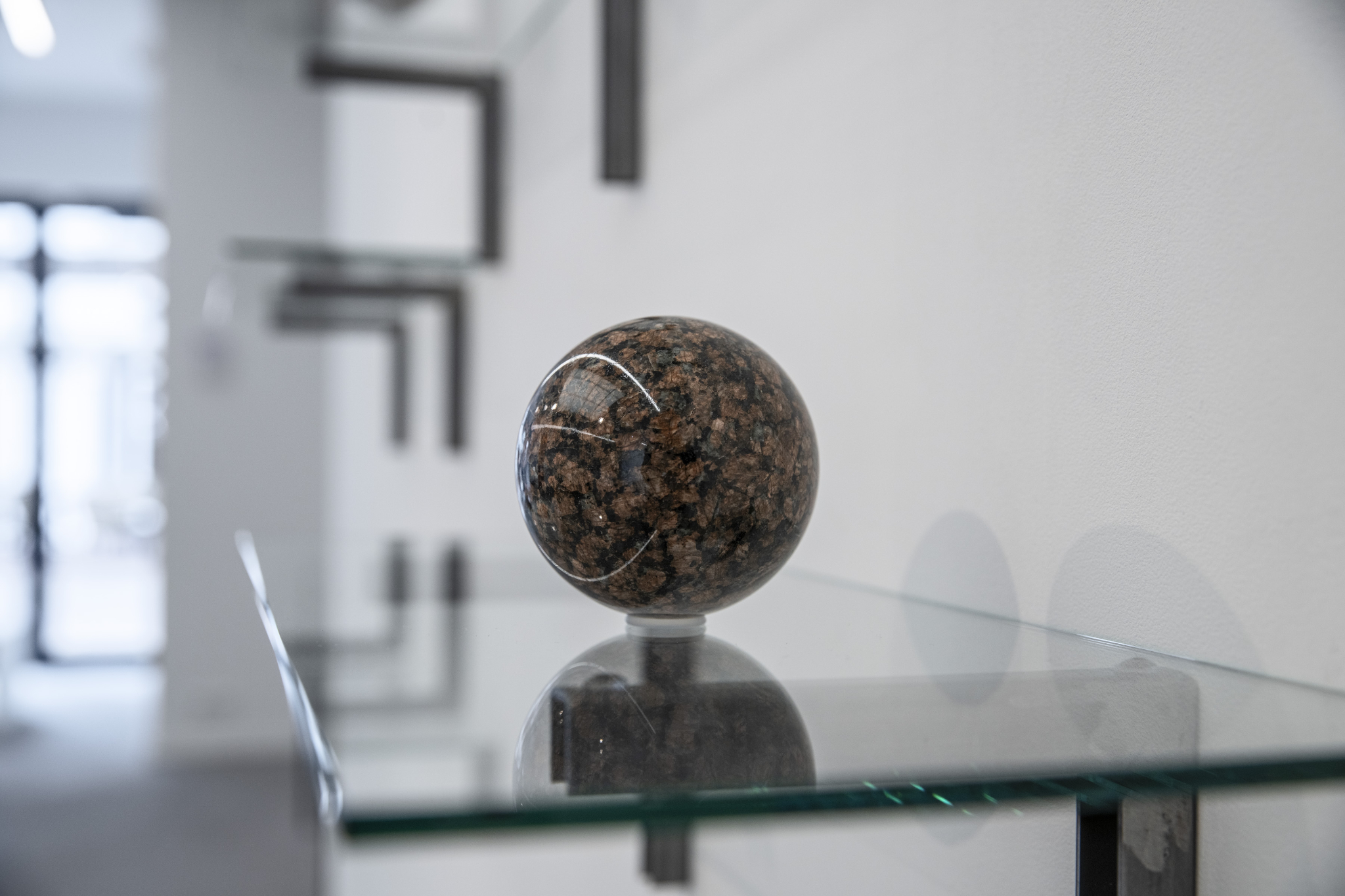 Johnny Juthman, objects from granite and porphyry