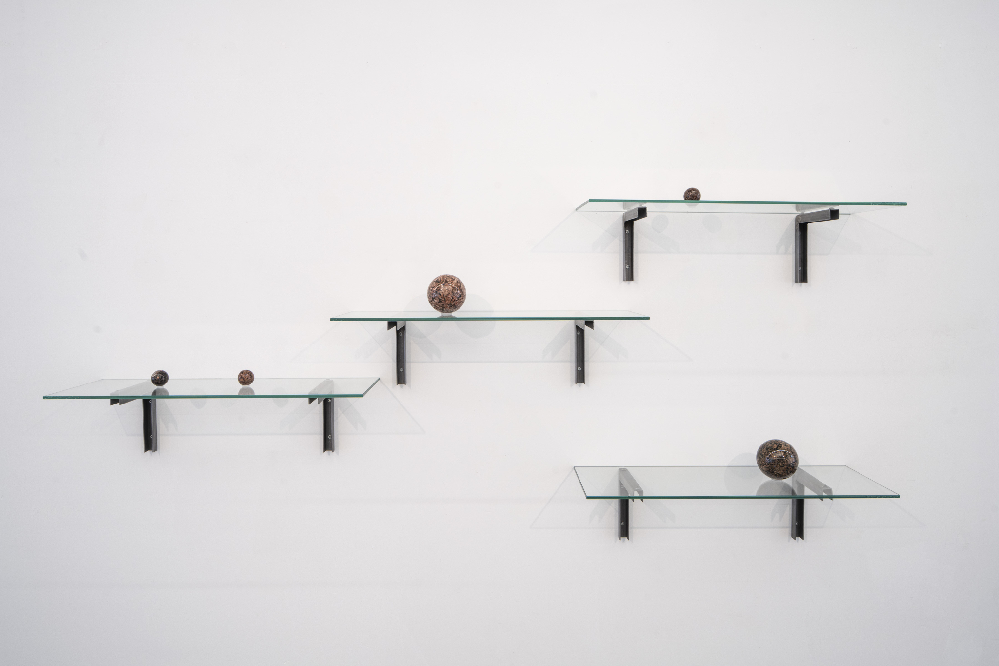 Johnny Juthman, objects from granite and porphyry