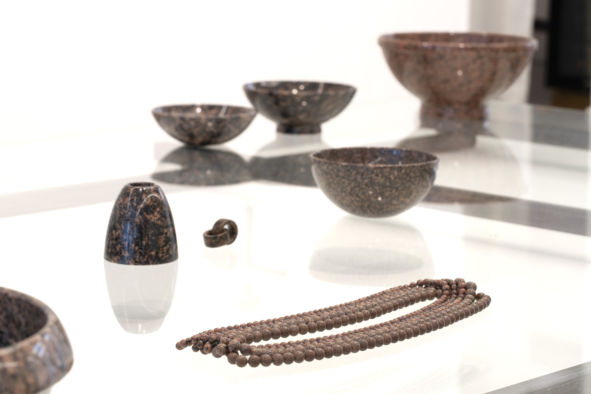 Johnny Juthman, objects from granite and porphyry