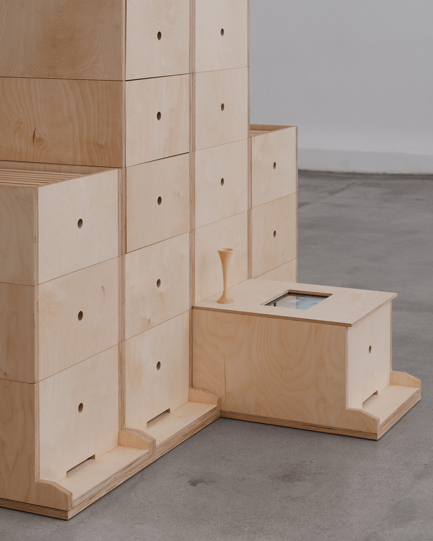 Roy [Swarm], Nikolay Alekseev, Narkomfin Building, Moscow, 2026. Photo: Varvara Toplennikova, © Garage Museum of Contemporary Art.