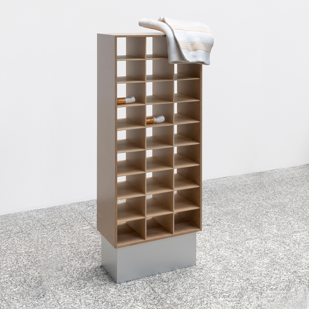 Hauck Plümpe, HP_M_043, HP_O_W_002, 2026, MDF, varnish, anodized aluminium, ceramics, glaze, 121,5 x 48,5 x 42 cm