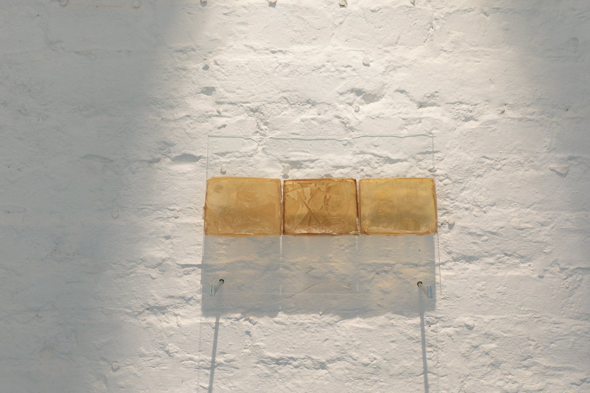 Krys Huba, stars, 2026, latex cast of 3D print, glass, 21 x 29,5 cm, in the exhibition falling into you, soft power, Berlin, 2026. Courtesy the artist and soft power, Berlin. Photo: Studio Replica.