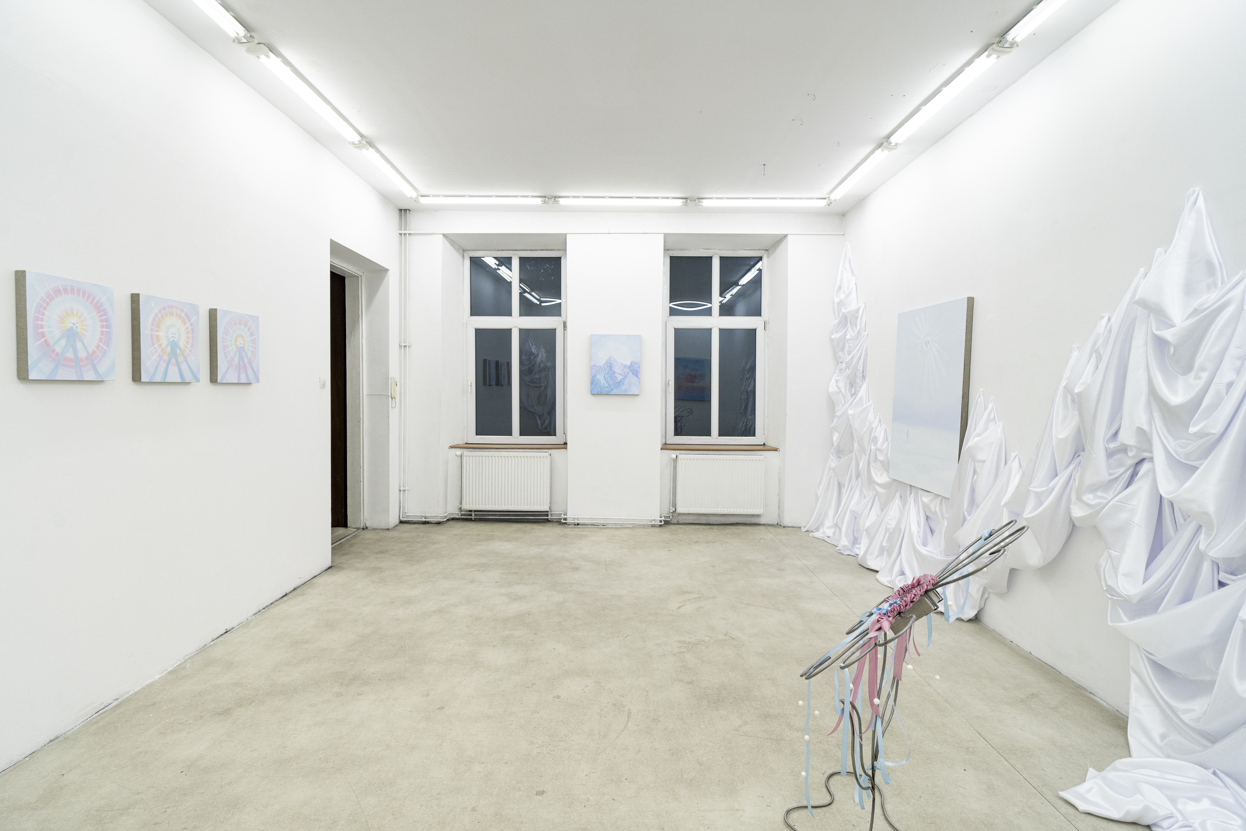 Exhibition view, Glimmer, photo: Michał Maliński, courtesy of Jak Zapomnieć gallery.