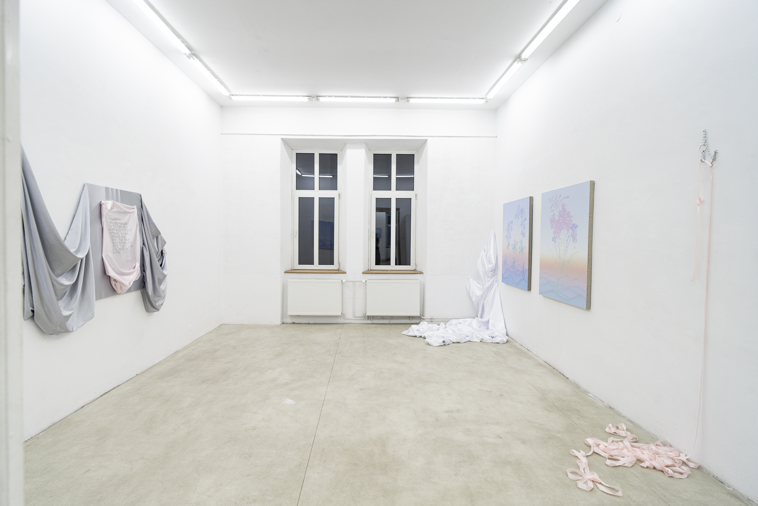 Exhibition view, Glimmer, photo: Michał Maliński, courtesy of Jak Zapomnieć gallery.