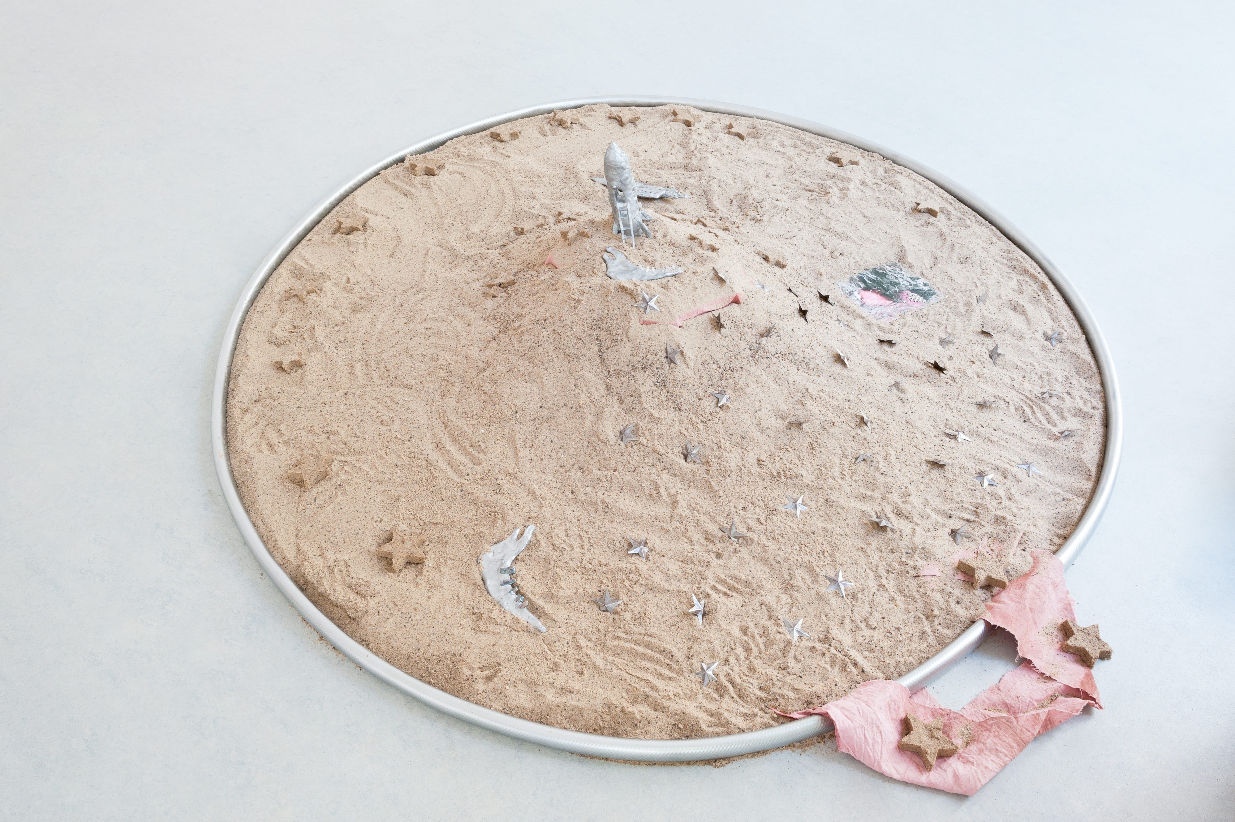 Polina Osipova, Space Archeology, exhibition view Cosmologies at Play at Neun Kelche, Berlin 2026, Copyright Dorothea Dittrich, VG Bildkunst 2026.