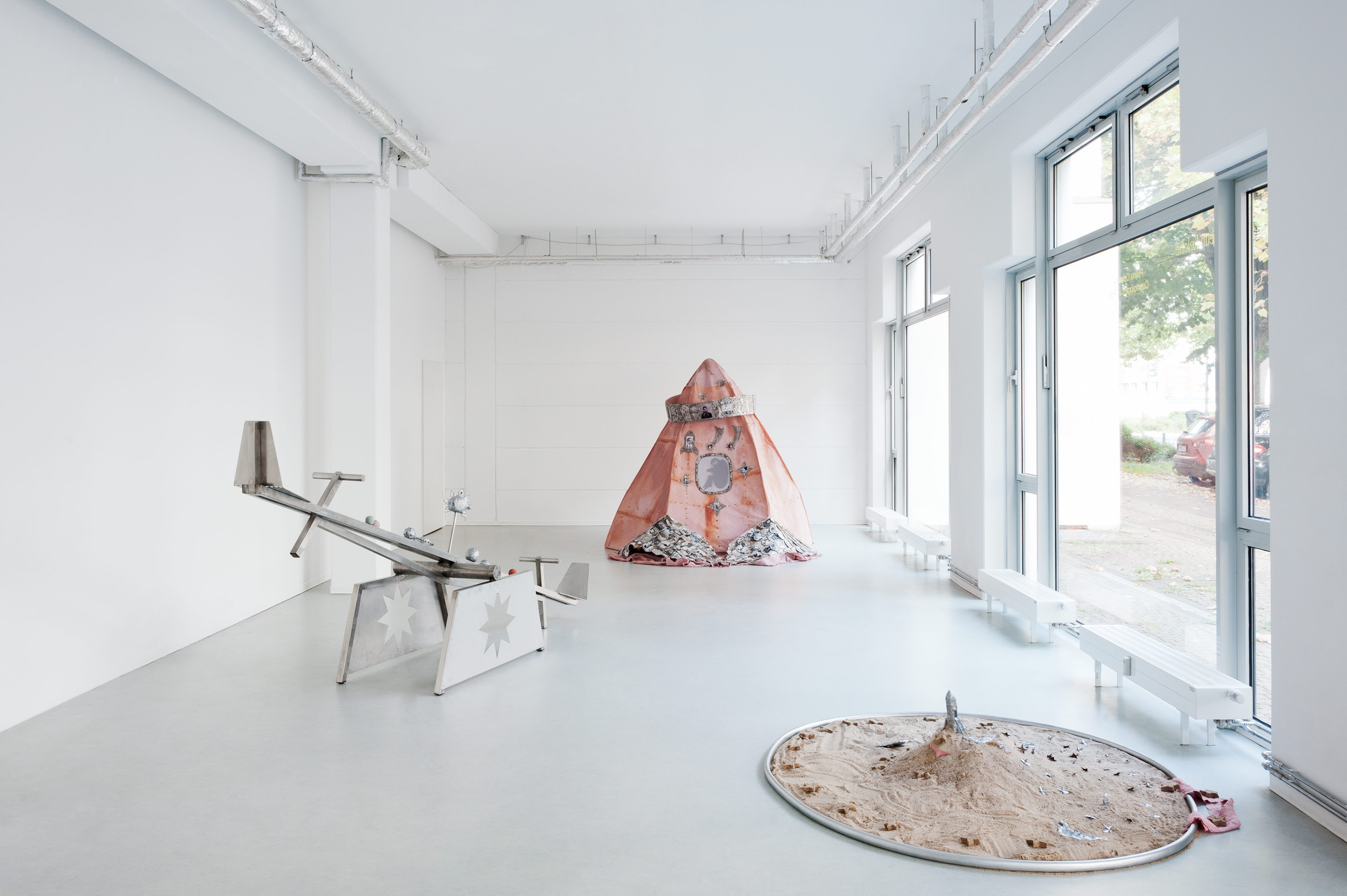 Polina Osipova, Cosmologies at Play at Neun Kelche, Berlin 2026, Copyright Dorothea Dittrich, VG Bildkunst 2026.