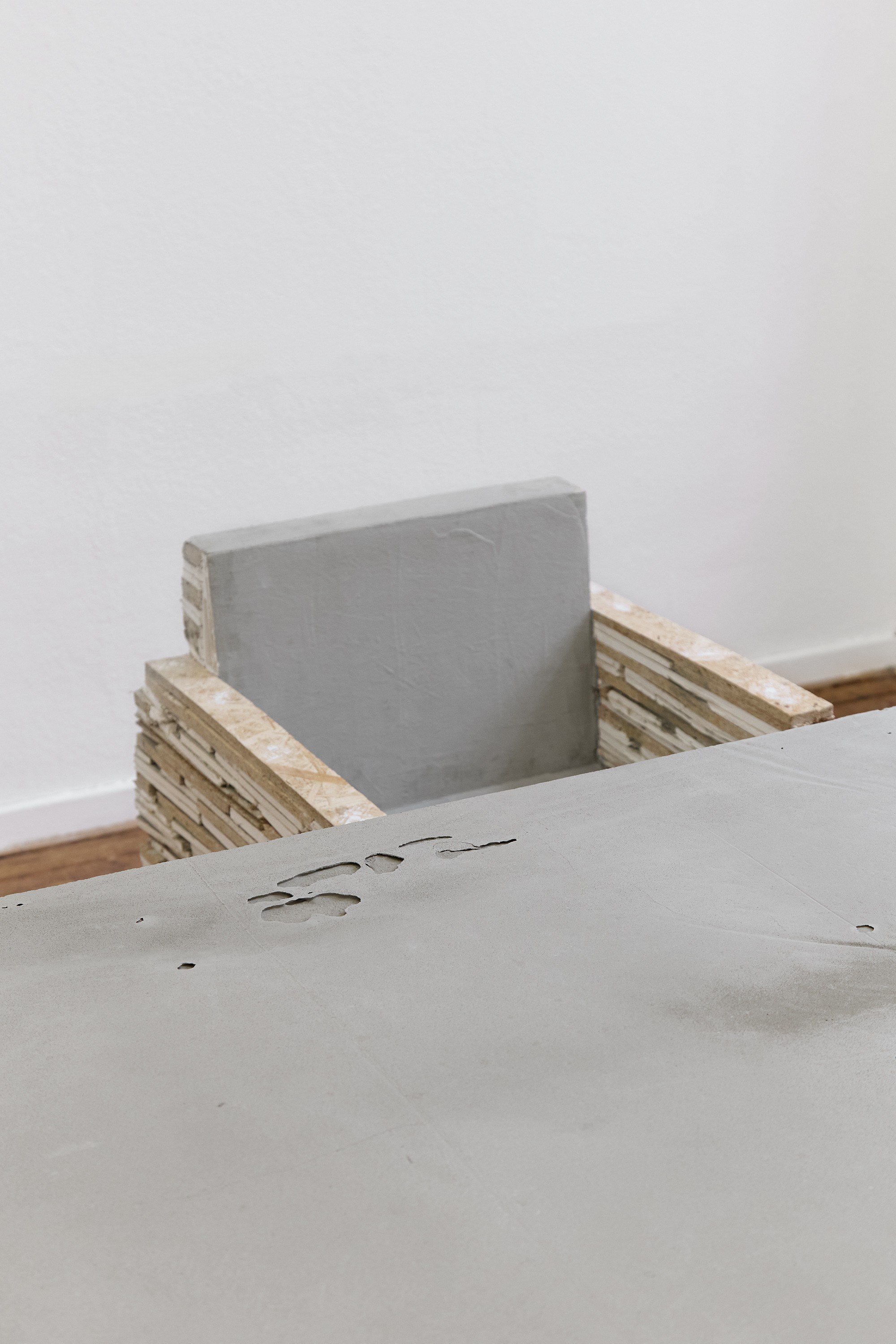 Yoel Pytowski, Sedimented furniture, 2026, plasterboards, wood, concrete, variable dimensions © The artist Photo: Juri Löchte