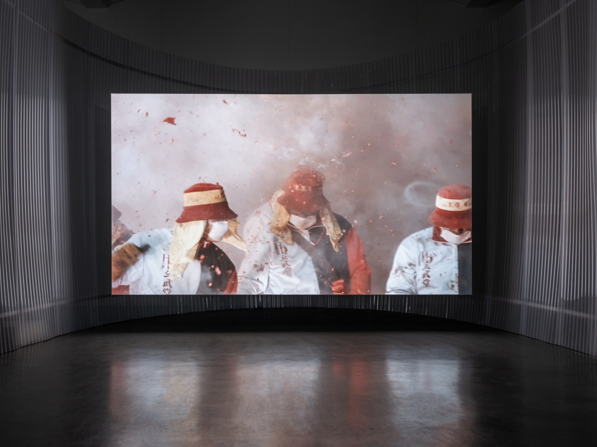 Yalda Afsah HEAT, 2026 Installation view, Kunsthaus Hamburg © VG Bild-Kunst, Bonn 2026 Photo: Fred Dott