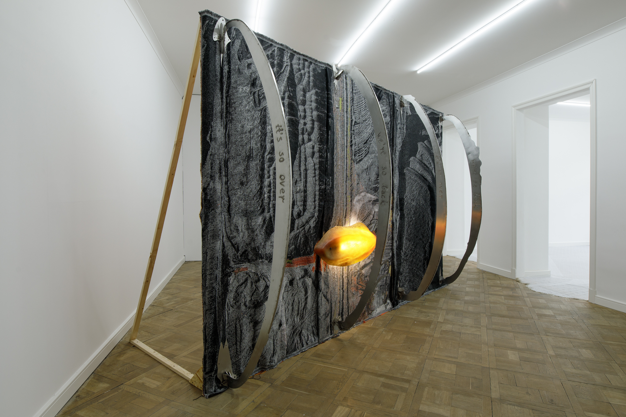 Magdalena Lazar, “Second Sun”, 2026, jacquard fabric, steel, vintage lamp, 250 x 400 x 55 cm, weave design: Iza Sojko | themost.pl, photo: bliss gallery