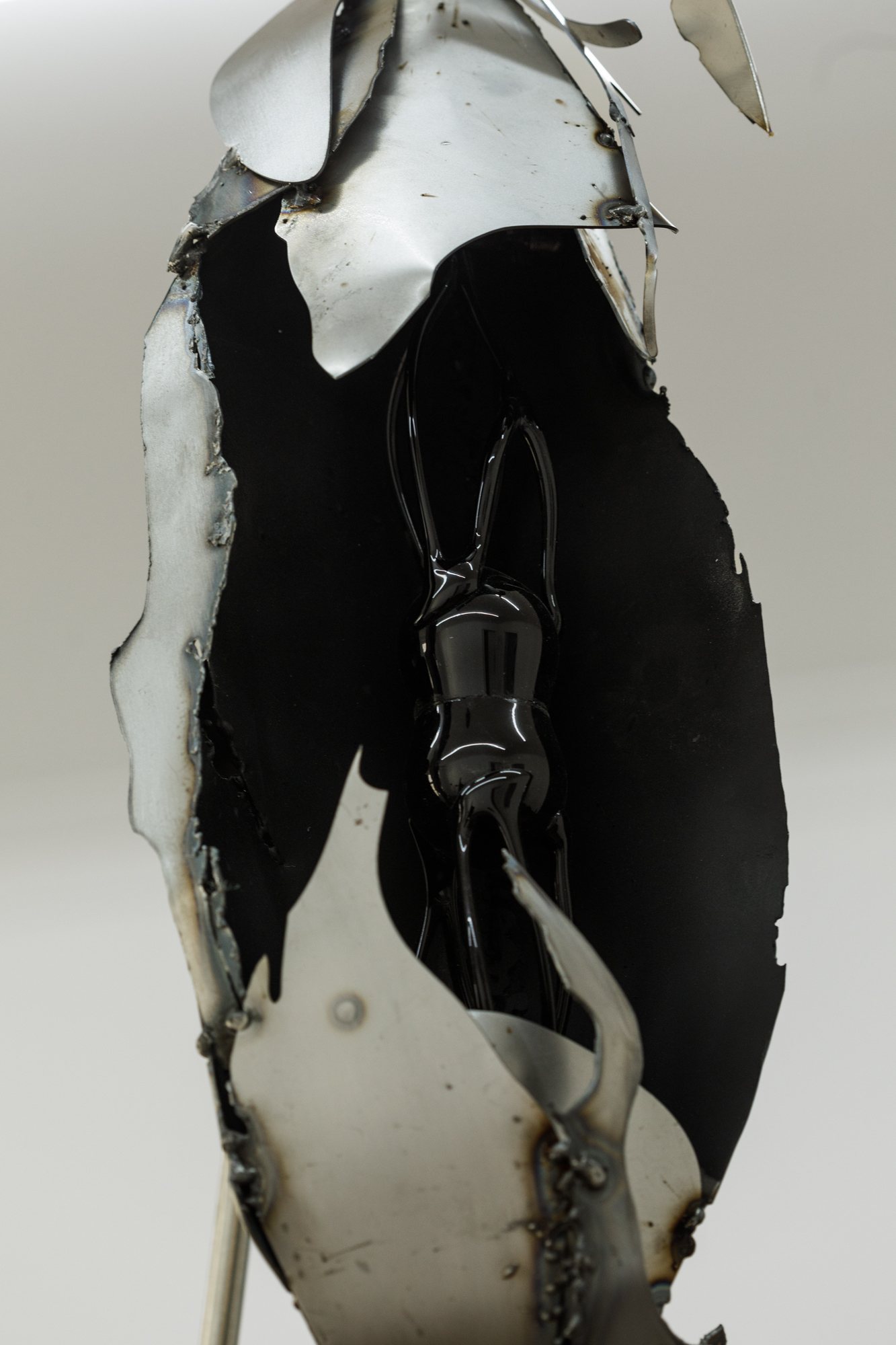 Magdalena Lazar, “Vegetative Season”, 2026, steel, glass, 270 x 270 x 80 cm, detail, photo: bliss gallery