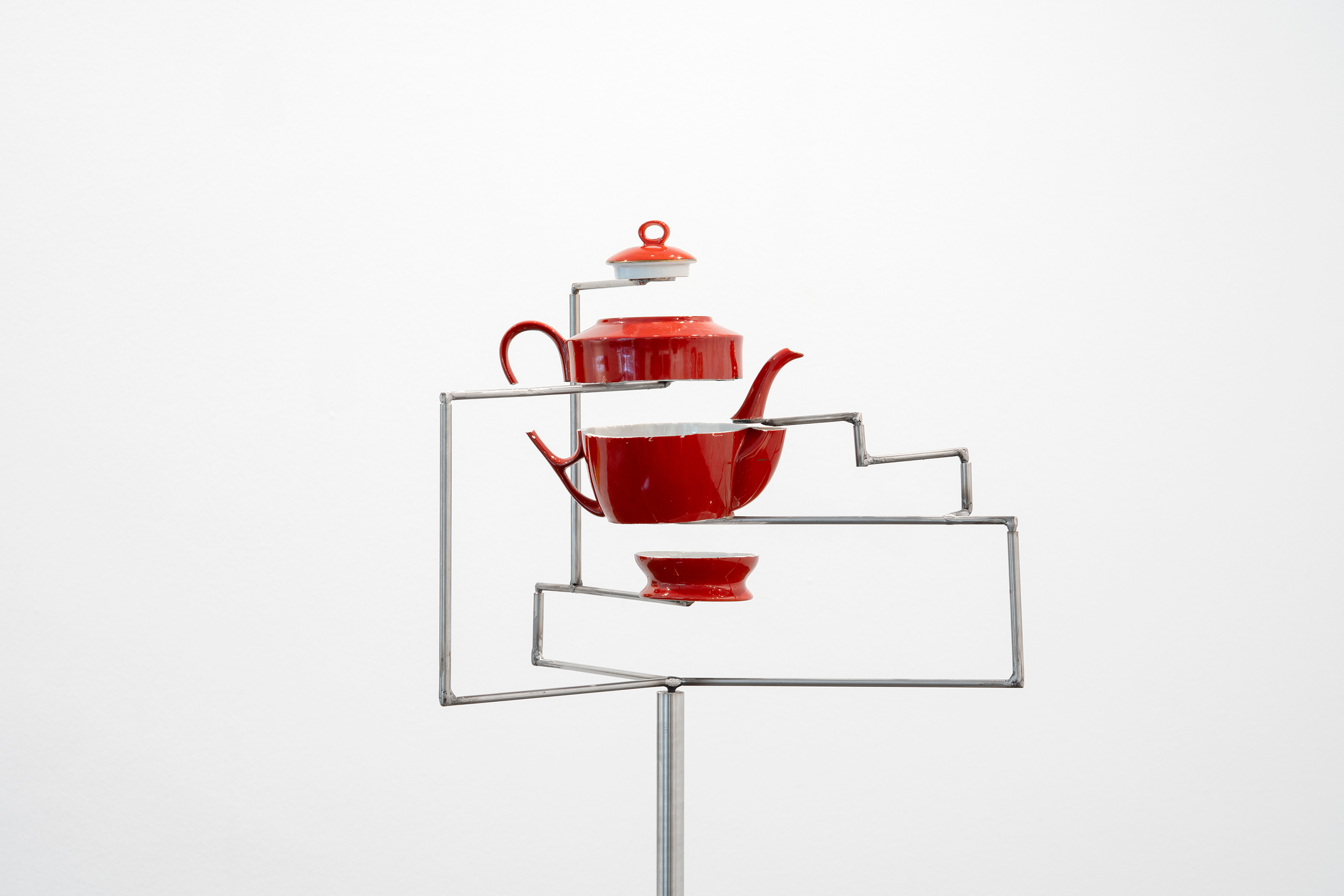 Pavla Sceranková, Small Collision of Galaxies (V), 2025, kinetic steel structure, porcelain, 125 × 75 × 75 cm